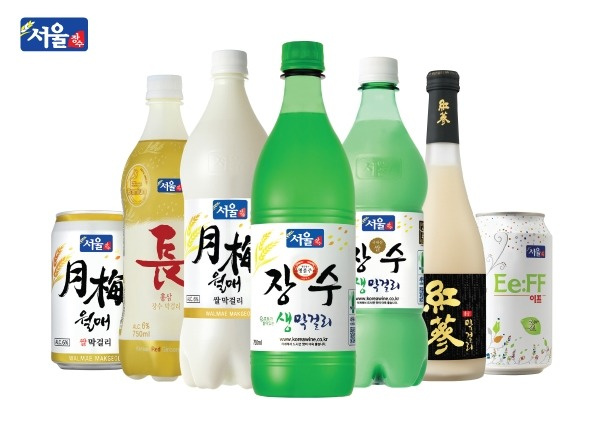 Макколи. Соджу и МАККОЛИ. МАККОЛИ корейский напиток. Рисовое вино МАККОЛИ. Напиток МАККОЛИ В Корее.